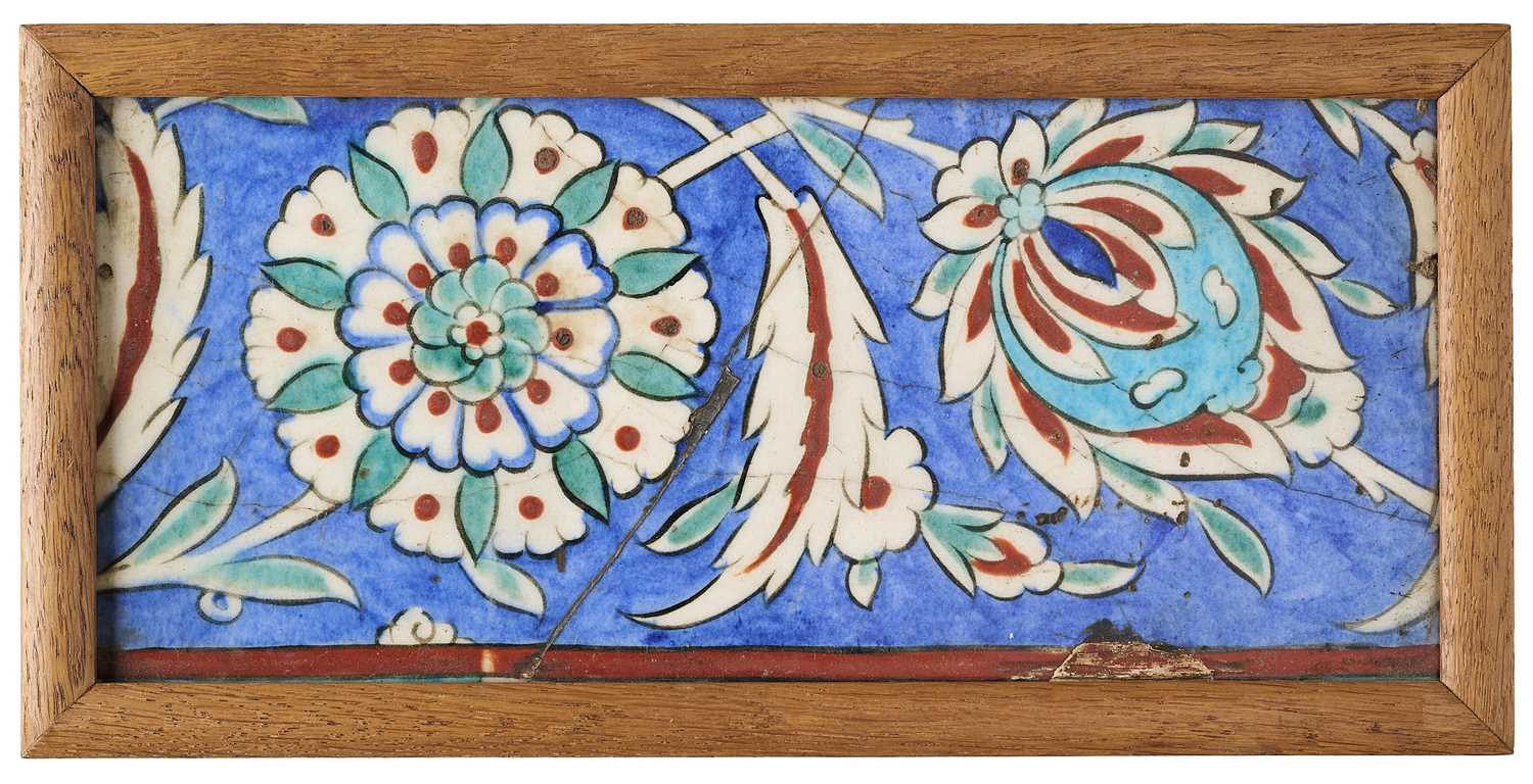 Lot 23 - AN IZNIK BORDER TILE, OTTOMAN ANATOLIA, CIRCA 1580-1600