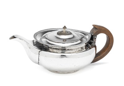 Lot 209 - A GEORGE III SILVER SMALL TEAPOT (OR SAFFRON POT)