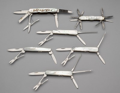 Lot 727 - A MOTHER-OF-PEARL MOUNTED FOLDING SPORTSMAN’S KNIFE, JOHN PETTY, SHEFFIELD, LATE 19TH/EARLY 20TH CENTURY AND FIVE FURTHER MOTHER-OF-PEARL MOUNTED SPORTSMANS KNIVES