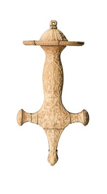 Lot 87 - Ëœâ“Œ A RARE DETACHED INDIAN CARVED IVORY HILT FOR A TALWAR, 19TH CENTURY