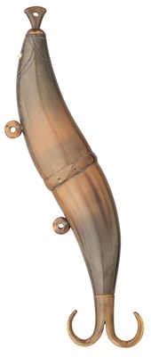Lot 144 - Ëœâ’¶ A LARGE INDIAN HORN FLASK, 19TH CENTURY, PROBABALY FOR A GUNNER