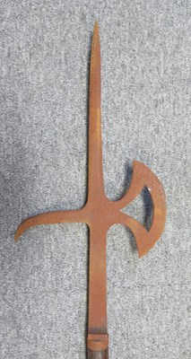 Lot 182 - A HALBERD IN NORTH EUROPEAN 17TH CENTURY STYLE, 20TH CENTURY
