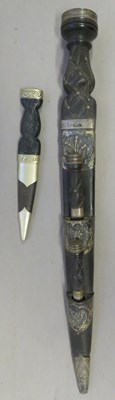 Lot 363 - â’¶ A PIPERS DRESS DIRK AND SKEAN DHU, LATE 19TH/20TH CENTURY