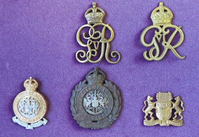 Lot 495 - â’¶ YEOMANRY REGIMENT CAP BADGES