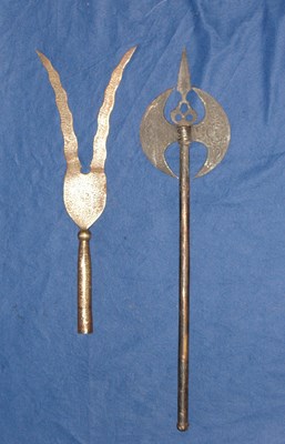 Lot 60 - AN INDO-PERSIAN SPEARHEAD AND AXE