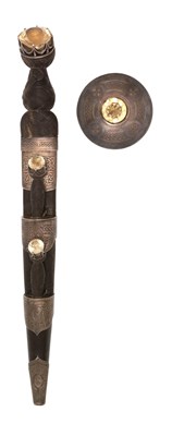 Lot 185 - A SCOTTISH SILVER-MOUNTED DIRK AND PLAID BROOCH