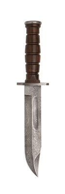 Lot 190 - A BOWIE KNIFE WITH ETCHED STEEL BLADE AND MOUNTS
