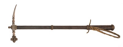 Lot 208 - AN EAST EUROPEAN WAR HAMMER