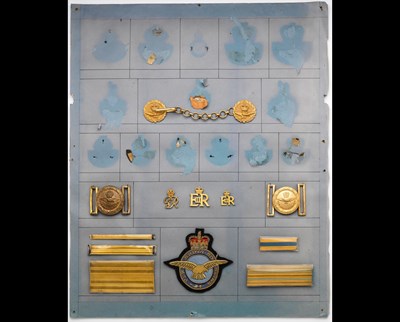 Lot 438 - Royal Air Force Miscellaneous uniform insignia and appurtenances