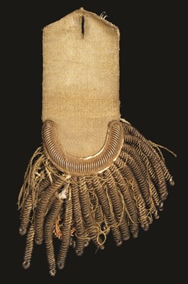 Lot 174 - AN INFANTRY COMPANY OFFICER'S EPAULETTE AND WAIST SASH