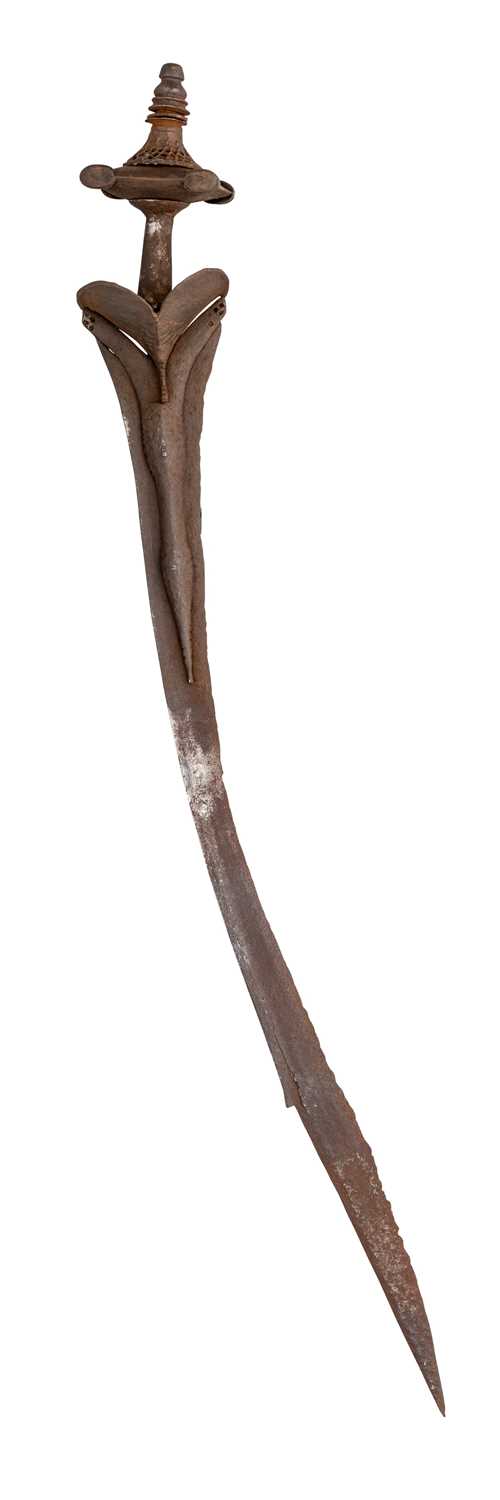 Lot 326 - A RARE SOUTH INDIAN SWORD (KOPIS), PROBABLY 15TH CENTURY