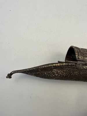 Lot 552 - A SOUTH INDIAN ARM DEFENCE (DASTANA), 17TH/18TH CENTURY, POSSIBLY ARCOT OR MADRAS, TAMIL NADU
