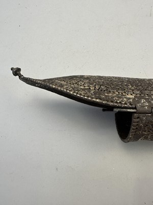 Lot 552 - A SOUTH INDIAN ARM DEFENCE (DASTANA), 17TH/18TH CENTURY, POSSIBLY ARCOT OR MADRAS, TAMIL NADU