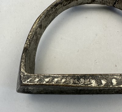 Lot 549 - A NORTH INDIAN COPPER ALLOY STIRRUP, LATE 19TH CENTURY, POSSIBLY RAJASTHAN
