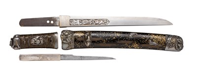 Lot 13 - A FINE JAPANESE SILVER-MOUNTED DAGGER (AIKUCHI TANTO)