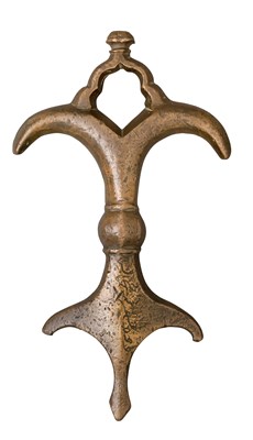 Lot 31 - A RARE INDIAN BRASS HILT FOR A KHANJAR