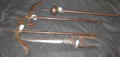Lot 35 - AN INDIAN DAGGER (KATAR)