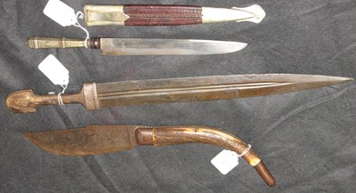 Lot 59 - A CAUCASIAN DAGGER (KINDJAL) AND TWO CONTINENTAL HUNTING KNIVES