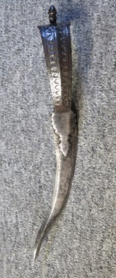 Lot 178 - AN INDIAN DAGGER (BICHWA)