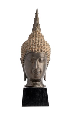 Lot 766 - A BRONZE HEAD OF BUDDHA, THAILAND, 14TH/15TH CENTURY