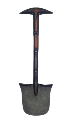 Lot 392 - a rare wallace patent military spade by lucas & Son
