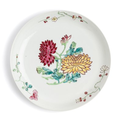 Lot 1 - A CHINESE FAMILLE-ROSE 'CHRYSANTHEMUM' DISH, QING DYNASTY, YONGZHENG PERIOD (1723-35)