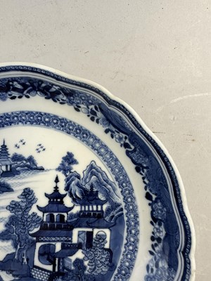 Lot 49 - A CHINESE BLUE AND WHITE DISH, QING DYNASTY, CIRCA 1800