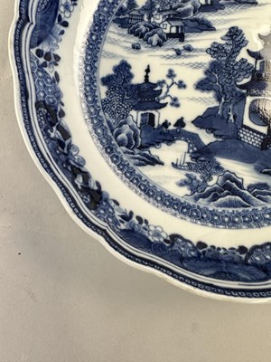 Lot 49 - A CHINESE BLUE AND WHITE DISH, QING DYNASTY, CIRCA 1800