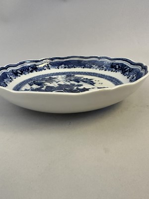 Lot 49 - A CHINESE BLUE AND WHITE DISH, QING DYNASTY, CIRCA 1800
