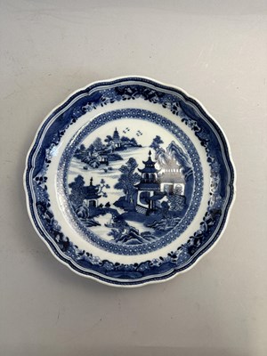 Lot 49 - A CHINESE BLUE AND WHITE DISH, QING DYNASTY, CIRCA 1800
