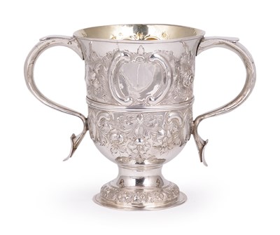 Lot 198 - A GEORGE III SILVER TWO-HANDLED CUP