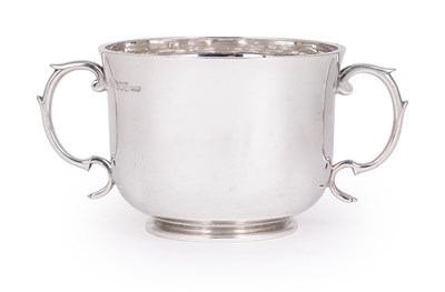 Lot 364 - AN EDWARDIAN SILVER PORRINGER CUP