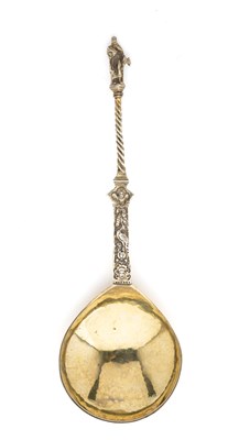 Lot 93 - A DUTCH SILVER-GILT APOSTLE SPOON, MID 17TH CENTURY