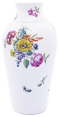 Lot 325 - A WORCESTER PORCELAIN VASE