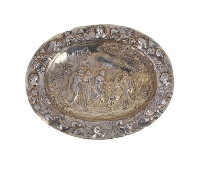Lot 354 - A GERMAN SILVER-GILT DISH