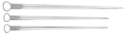 Lot 402 - A SET OF THREE GEORGE III SILVER MEAT SKEWERS