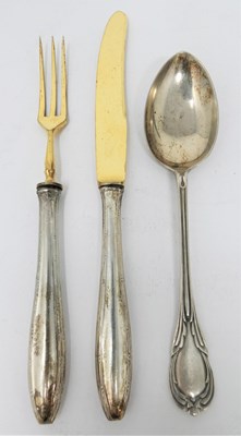 Lot 419 - A SET OF TWELVE GEORGE V SILVER TEASPOONS