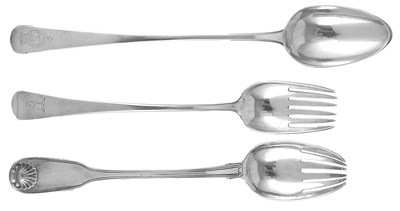 Lot 423 - A GEORGE III SILVER SALAD SERVER