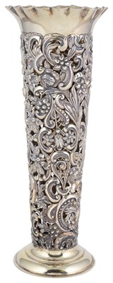 Lot 453 - A VICTORIAN SILVER VASE