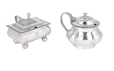 Lot 468 - A GEORGE III SILVER MUSTARD POT