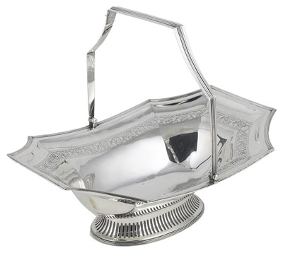 Lot 472 - AN IRISH GEORGE III SILVER BASKET