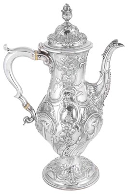 Lot 482 - ËœA GEORGE III SILVER COFFEE POT