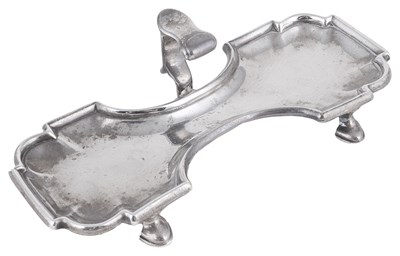 Lot 496 - A GEORGE I SILVER SNUFFER TRAY