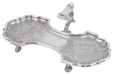 Lot 498 - A GEORGE II SILVER SNUFFER TRAY