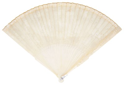 Lot 564 - ËœAN IVORY BRISE FAN