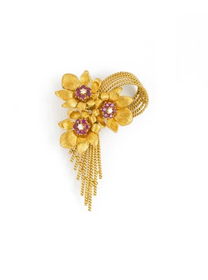 Lot 583 - RUBY AND DIAMOND BROOCH