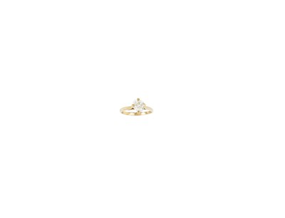 Lot 606 - DIAMOND RING