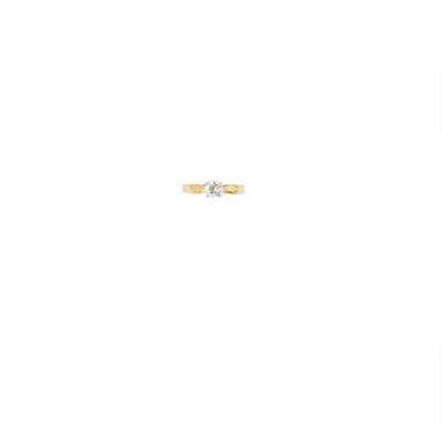 Lot 630 - DIAMOND RING