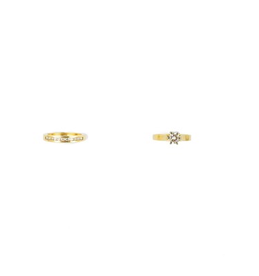 Lot 631 - DIAMOND RING