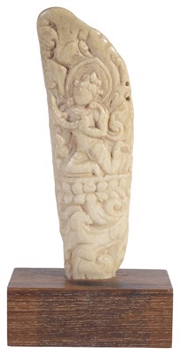 Lot 193 - A PLAQUE FROM A RITUAL COSTUME